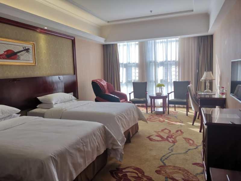 Vienna Hotel Chaozhou Plaza Exterior foto