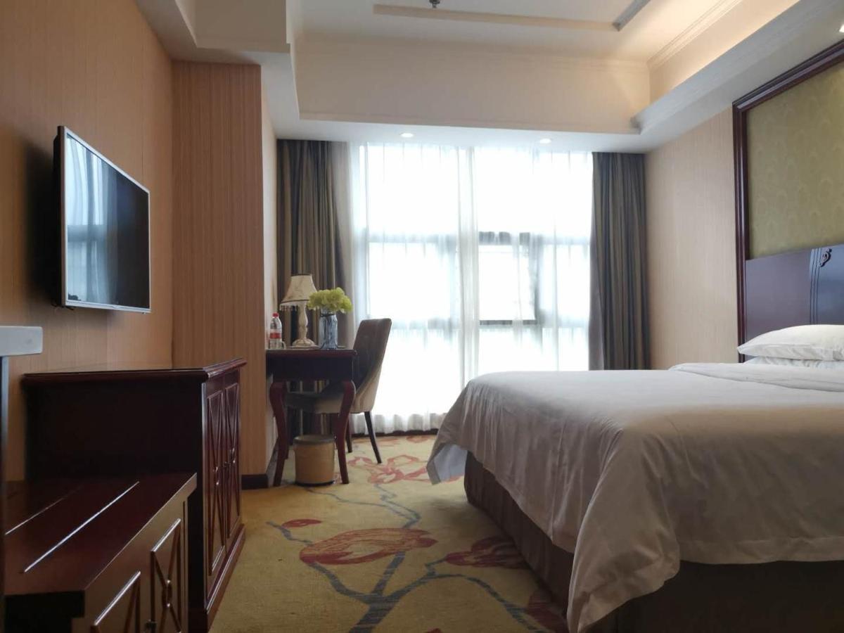Vienna Hotel Chaozhou Plaza Exterior foto
